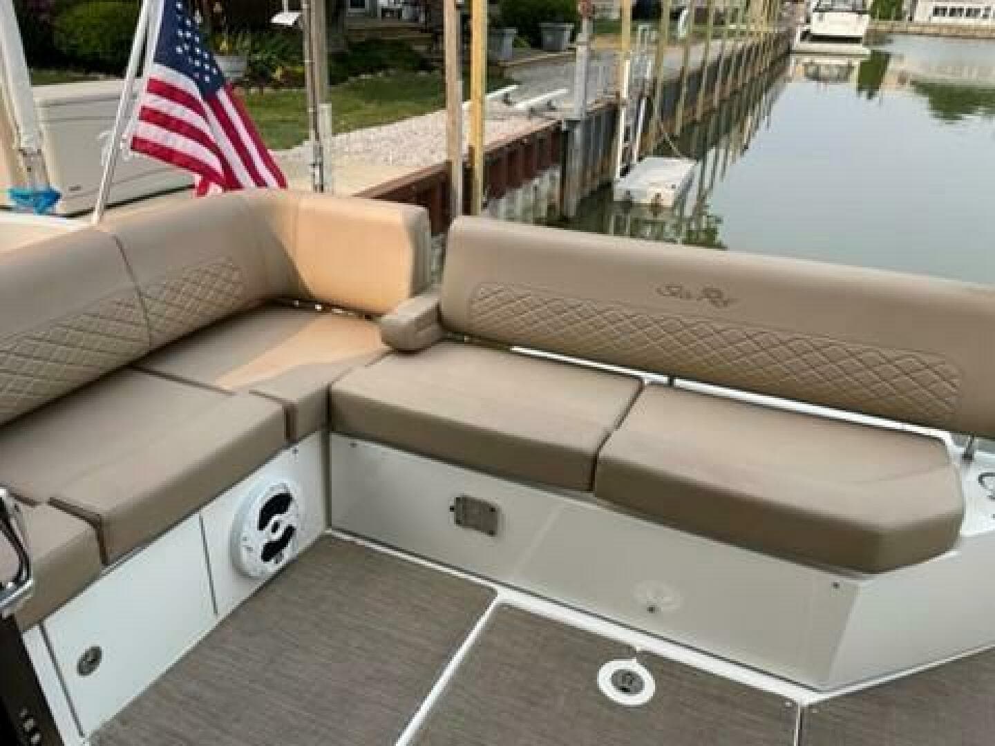 2017 Sea Ray 460 Sundancer — photo 2