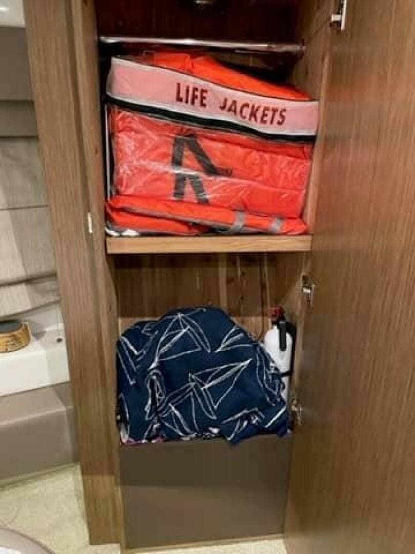 2017 Sea Ray 460 Sundancer — photo 68