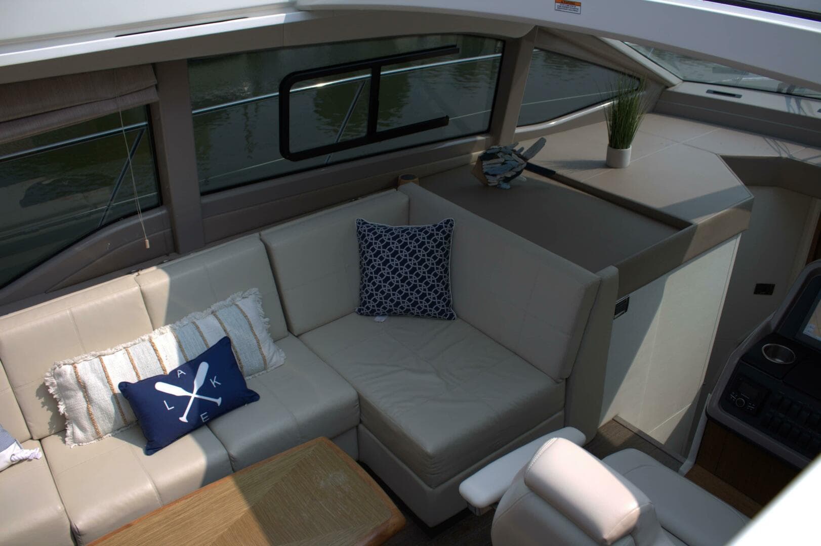 2017 Sea Ray 460 Sundancer — photo 48