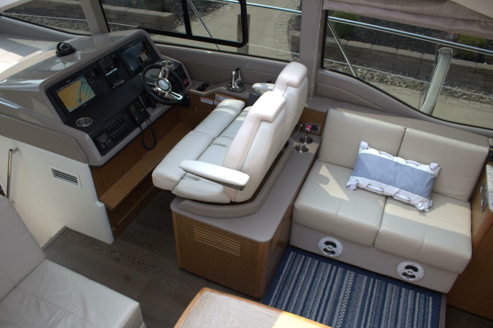 2017 Sea Ray 460 Sundancer — photo 75