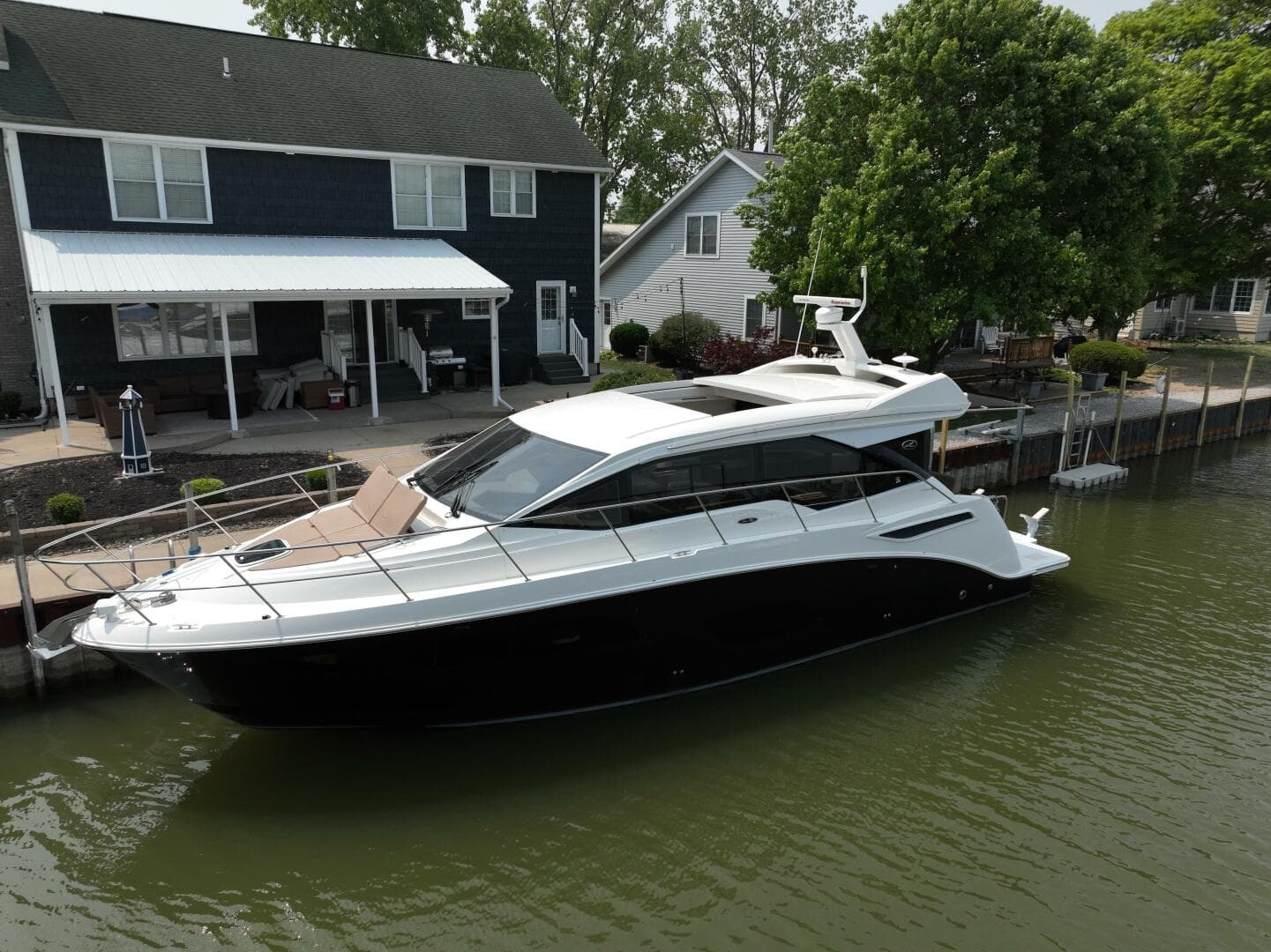 2017 Sea Ray 460 Sundancer — photo 1