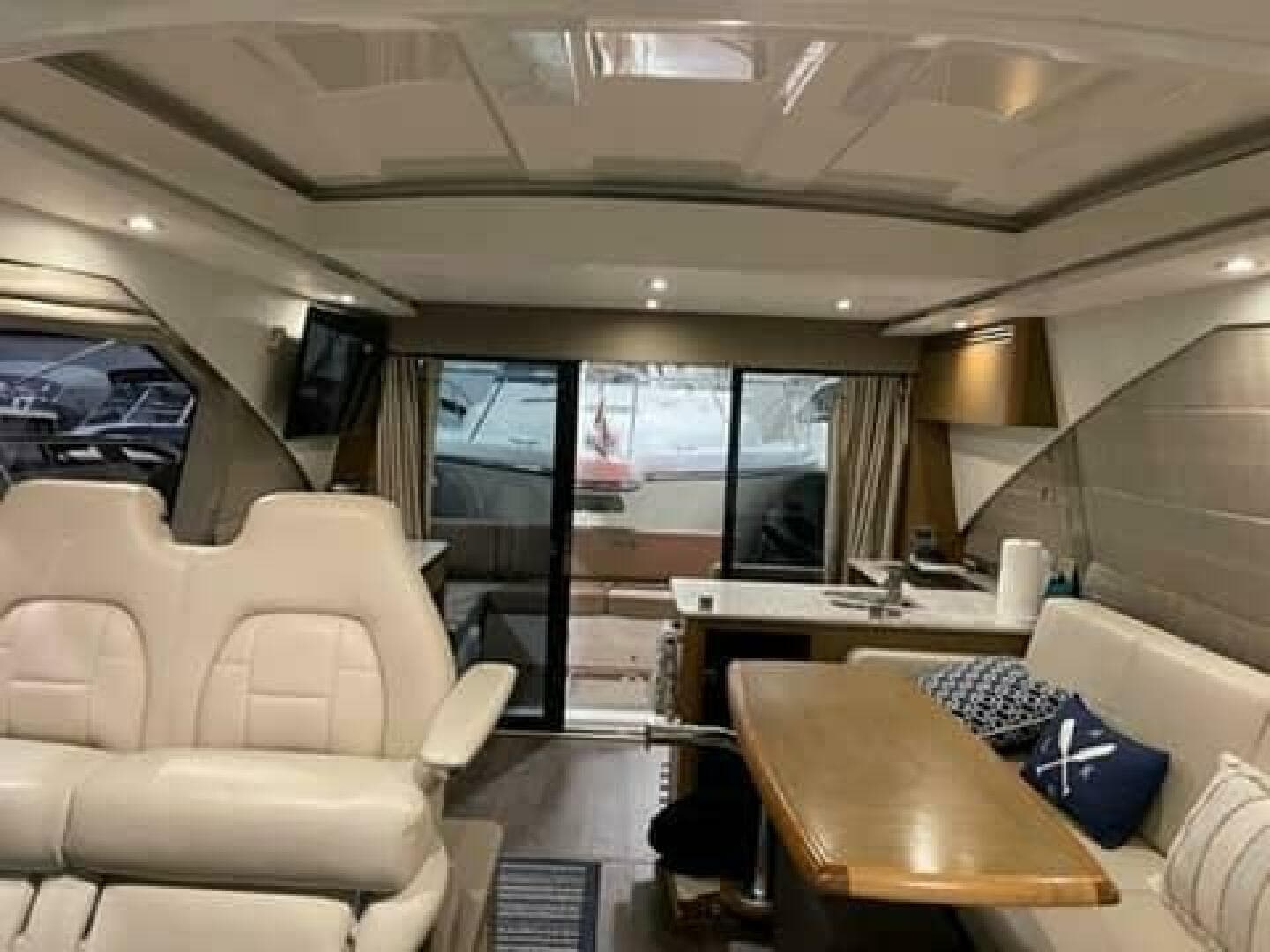 2017 Sea Ray 460 Sundancer — photo 13