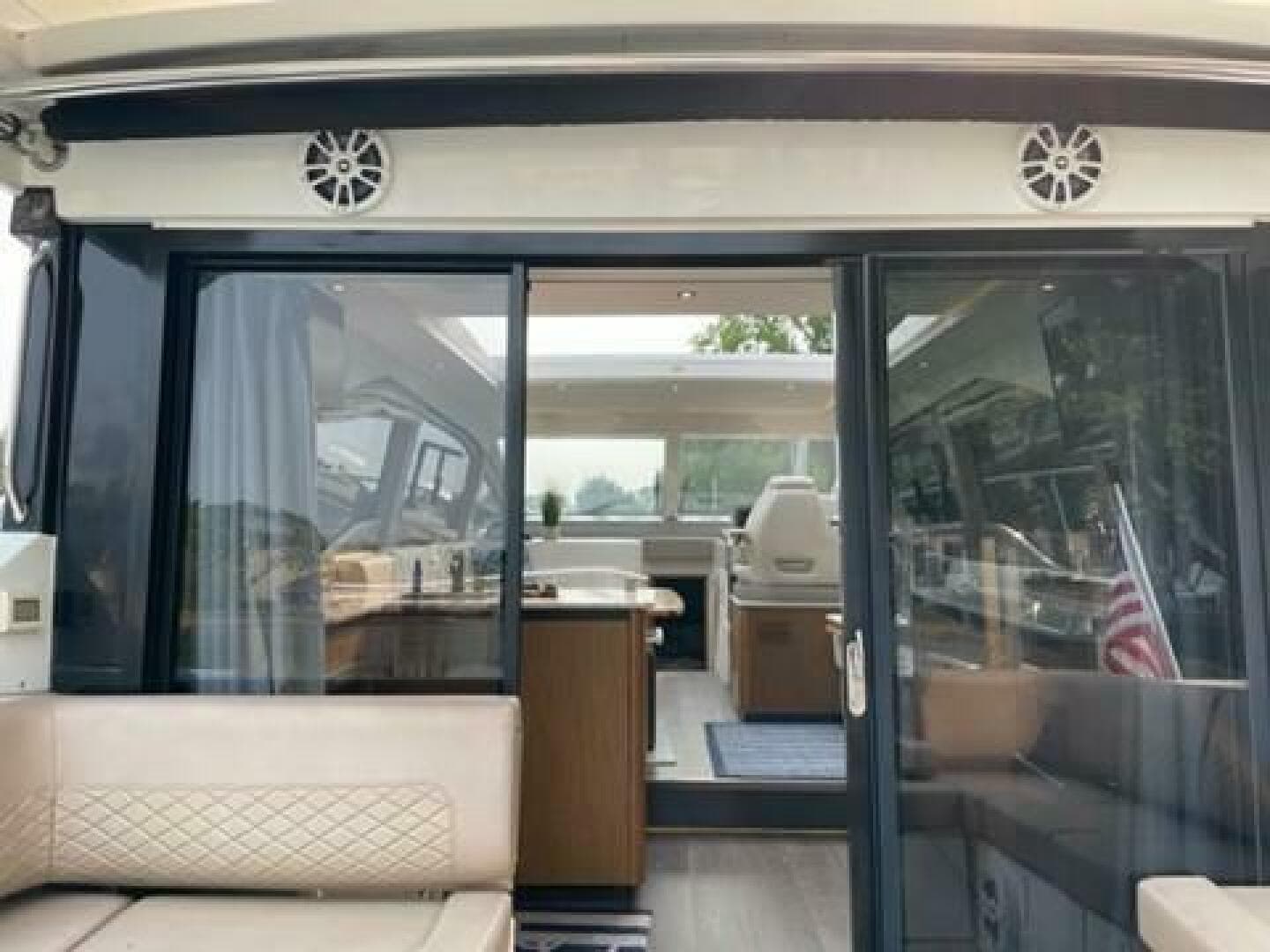 2017 Sea Ray 460 Sundancer — photo 36