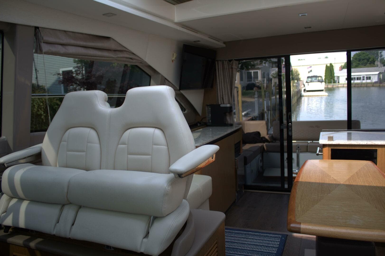 2017 Sea Ray 460 Sundancer — photo 9