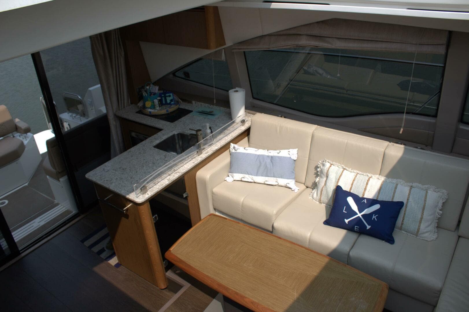 2017 Sea Ray 460 Sundancer — photo 44