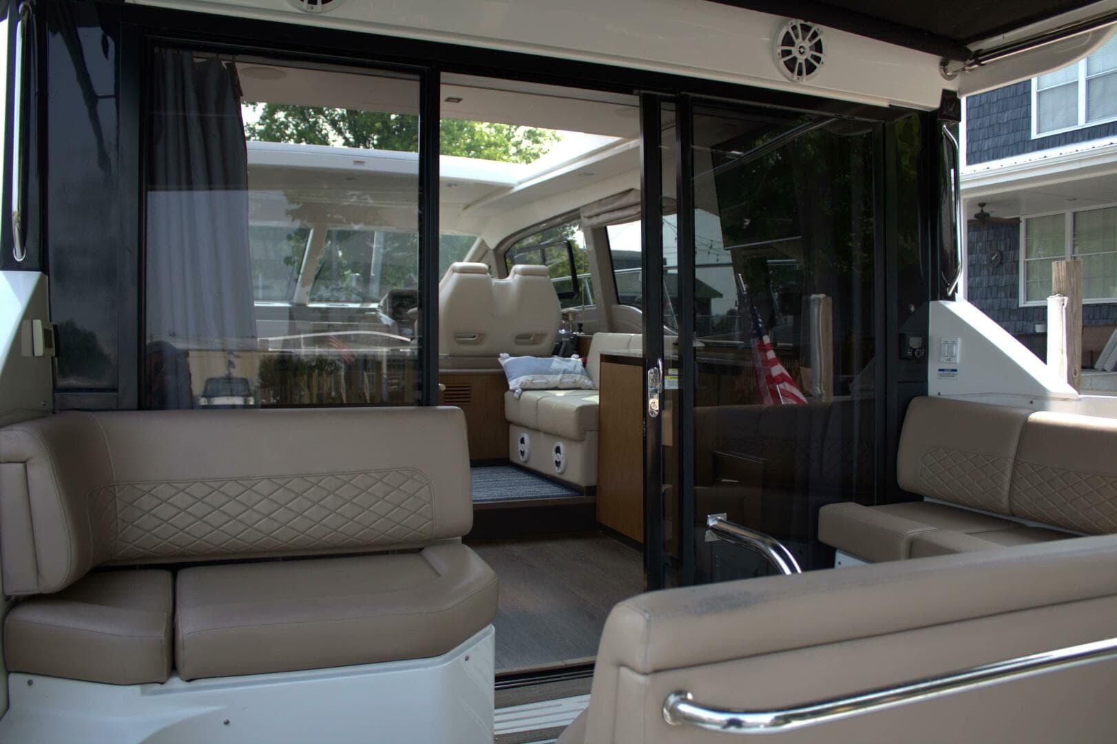 2017 Sea Ray 460 Sundancer — photo 32