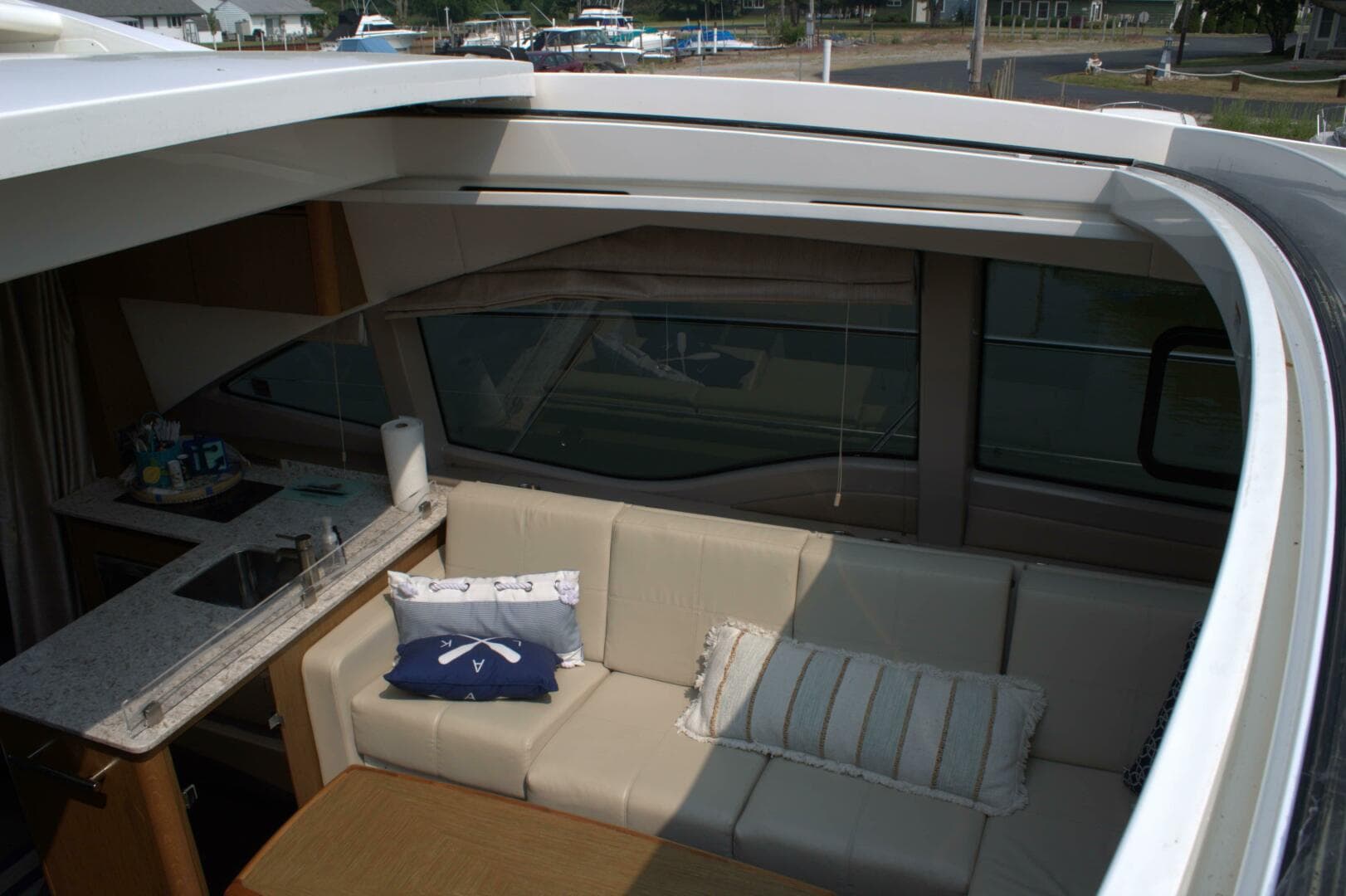 2017 Sea Ray 460 Sundancer — photo 18