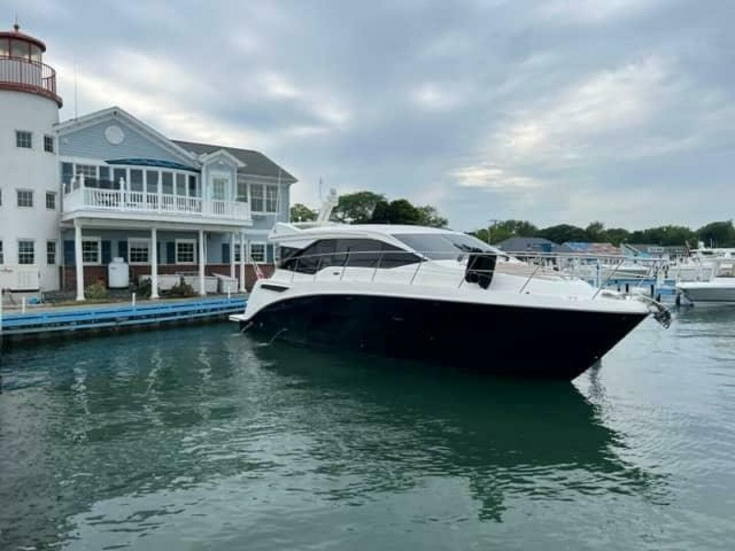 2017 Sea Ray 460 Sundancer — photo 16