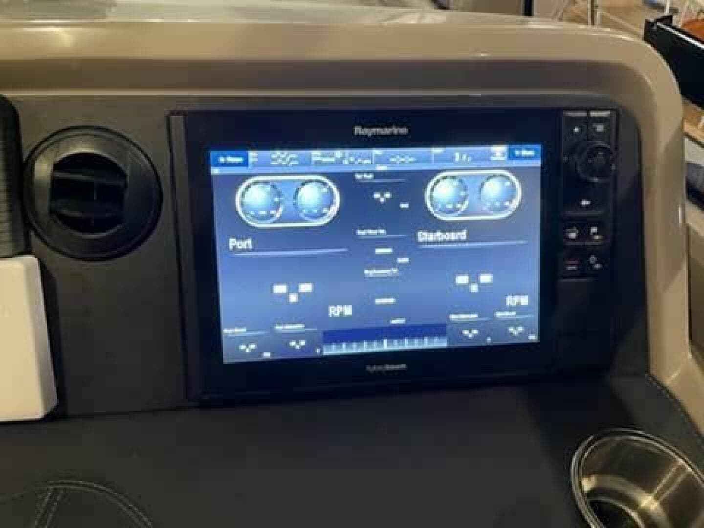 2017 Sea Ray 460 Sundancer — photo 8