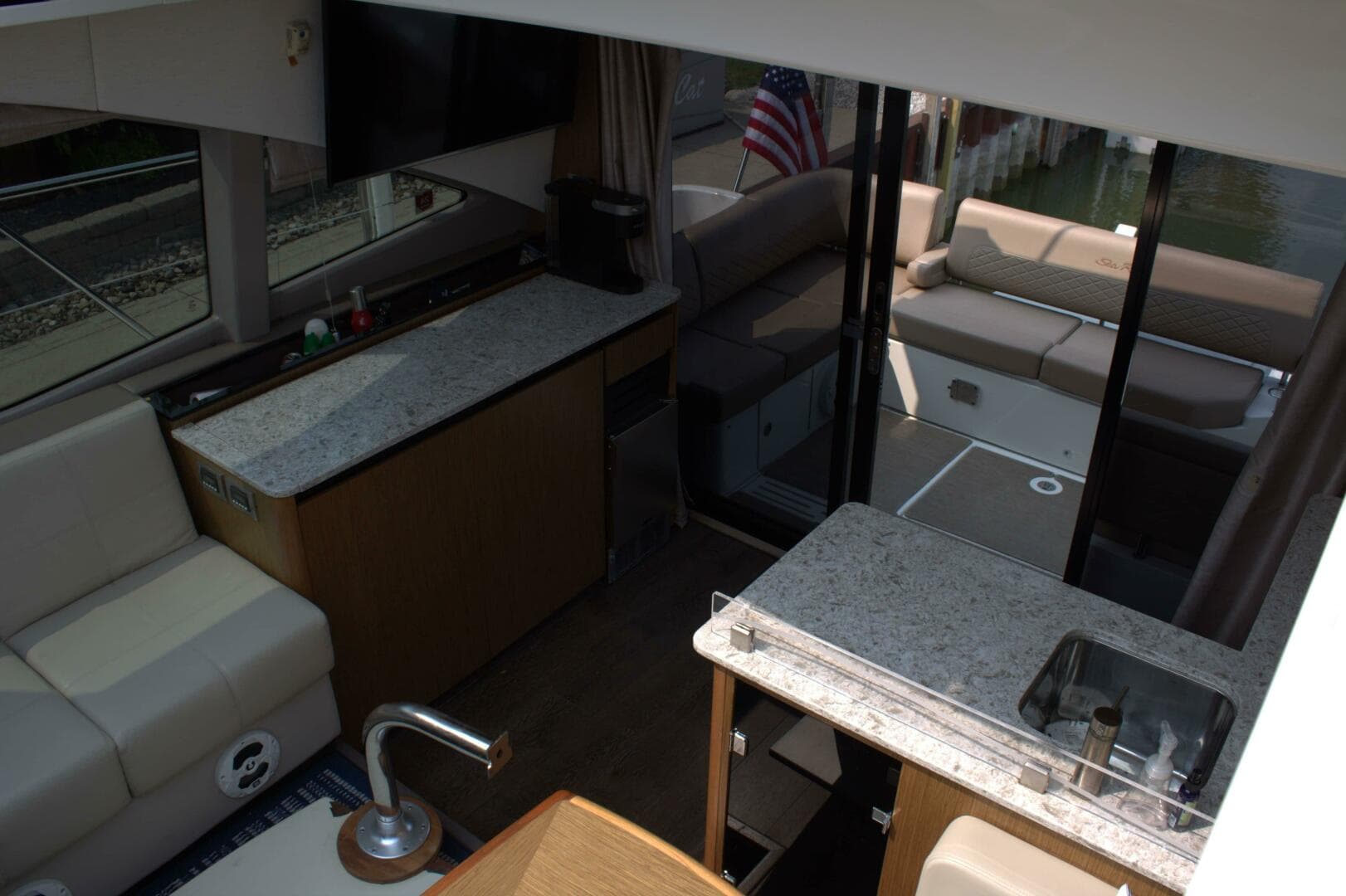 2017 Sea Ray 460 Sundancer — photo 39