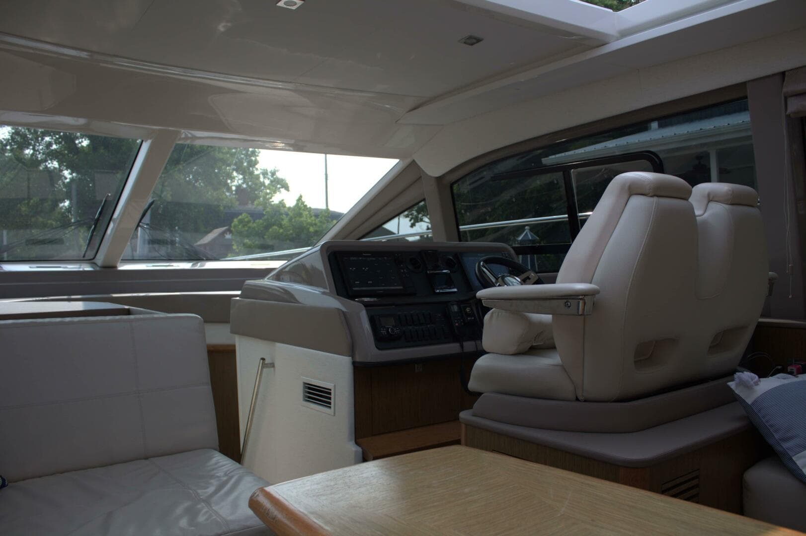 2017 Sea Ray 460 Sundancer — photo 42