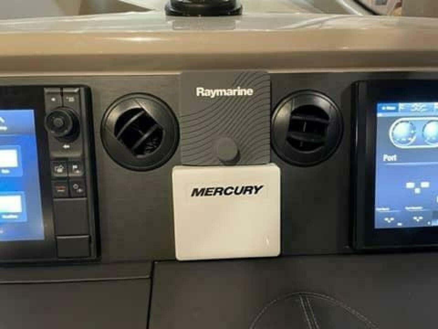 2017 Sea Ray 460 Sundancer — photo 23