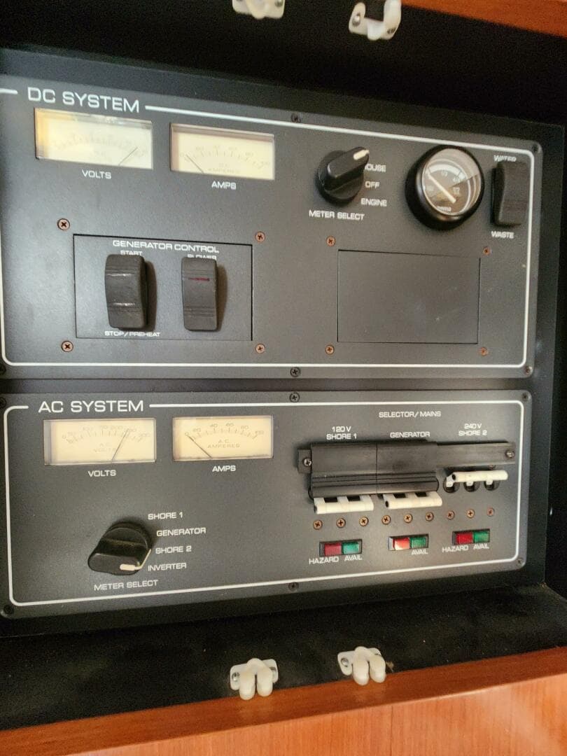 2004 Tiara Yachts 38 Open — photo 32