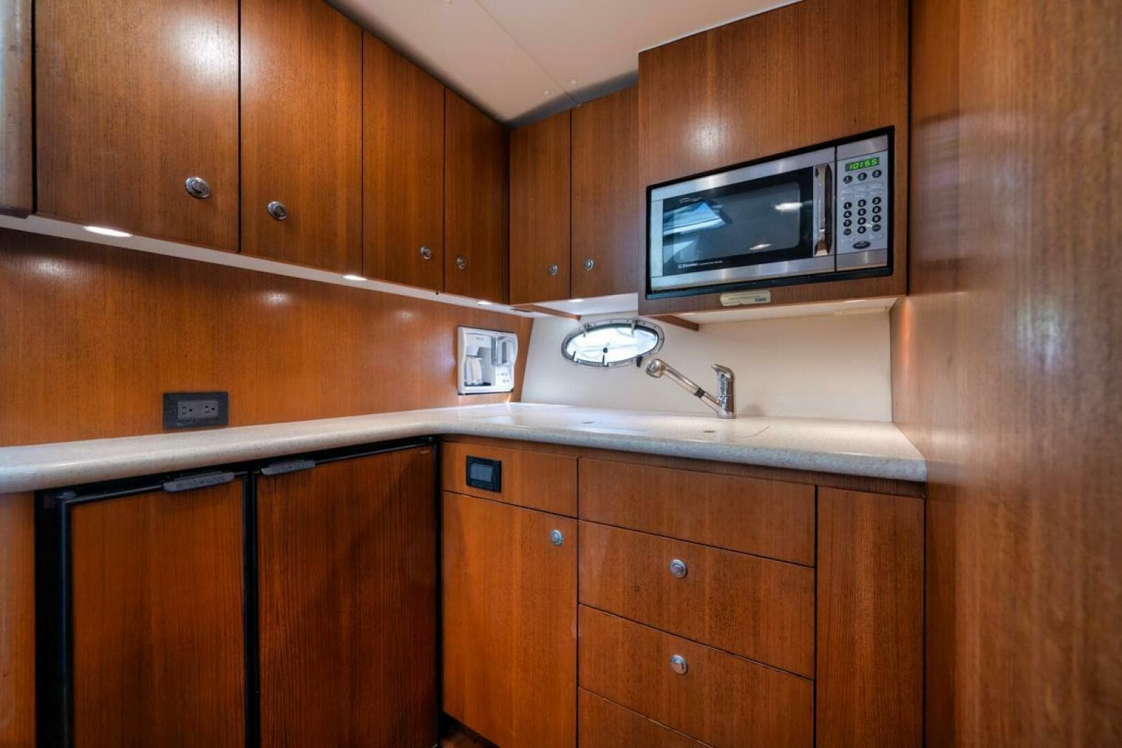 2004 Tiara Yachts 38 Open — photo 5