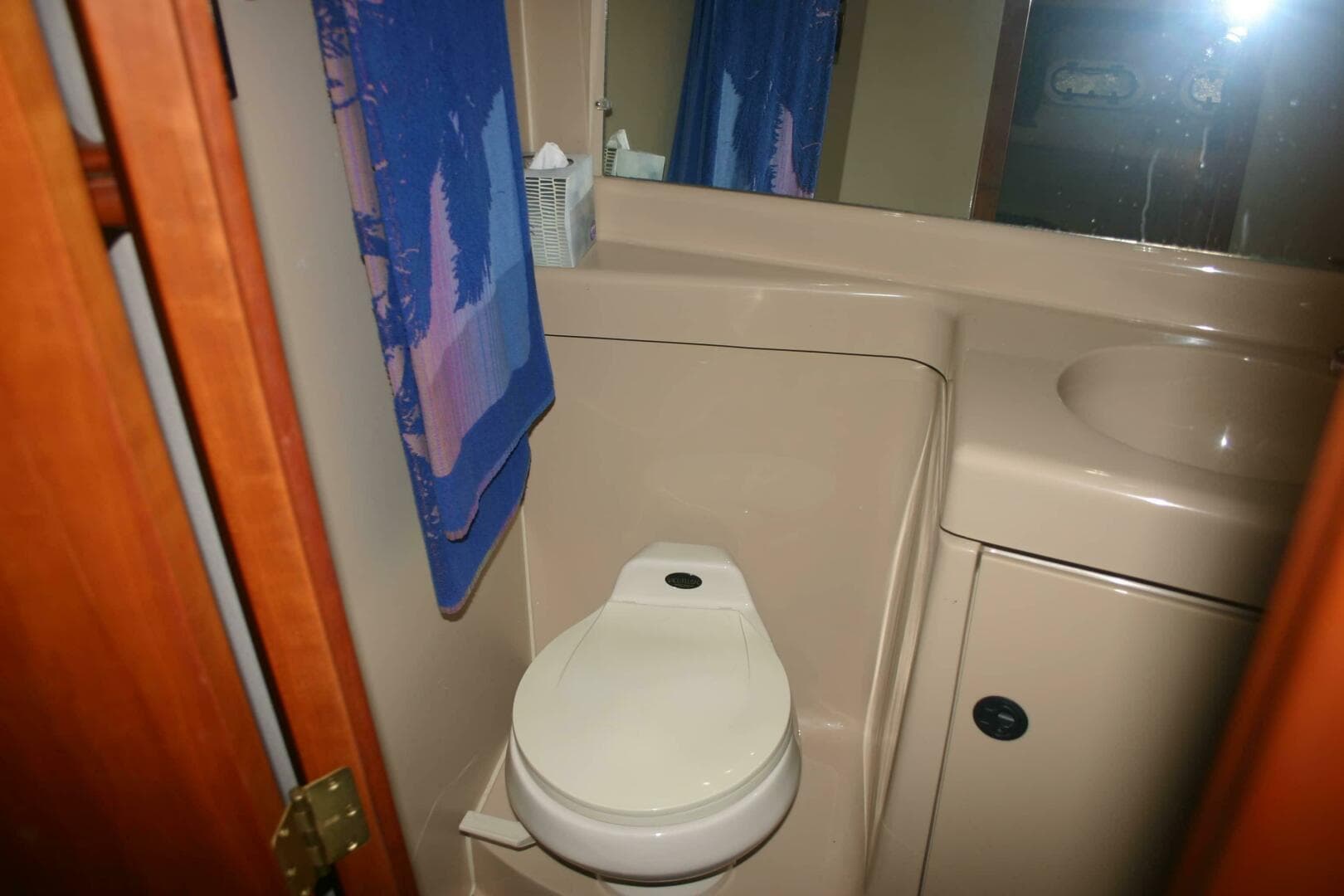 2001 Cruisers Yachts 3750 — photo 20