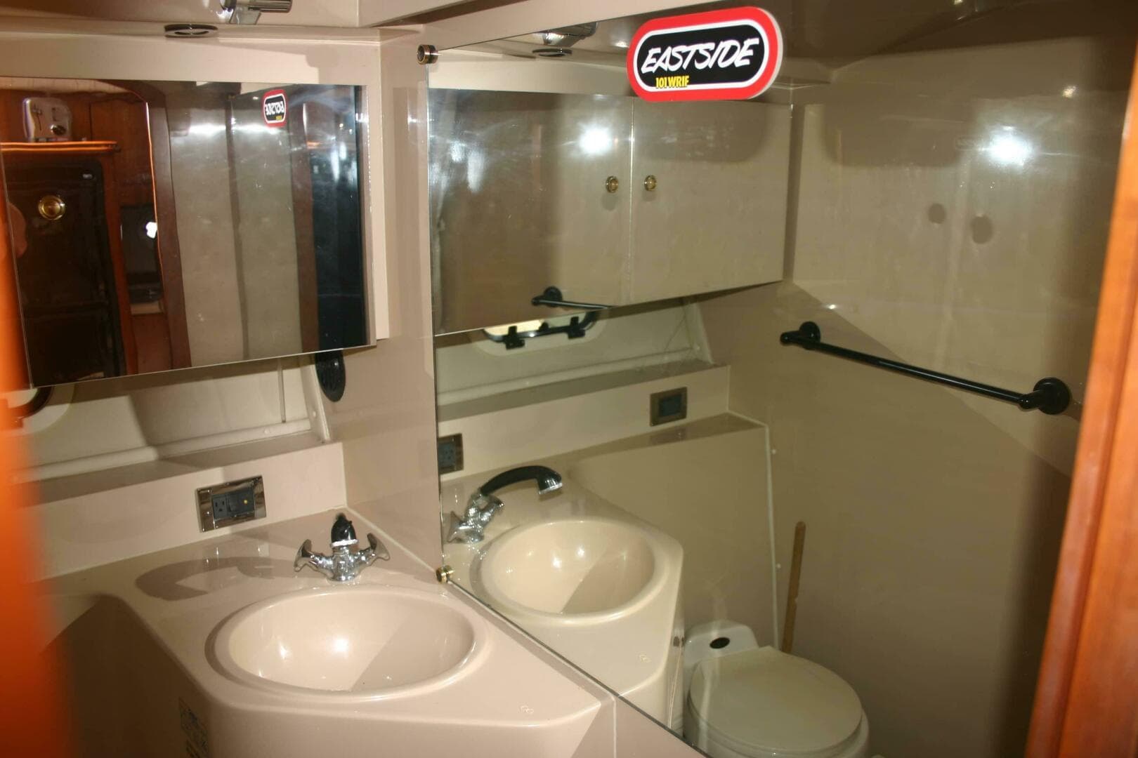 2001 Cruisers Yachts 3750 — photo 26