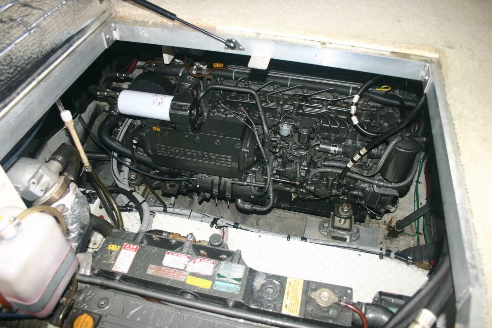 2001 Cruisers Yachts 3750 — photo 22