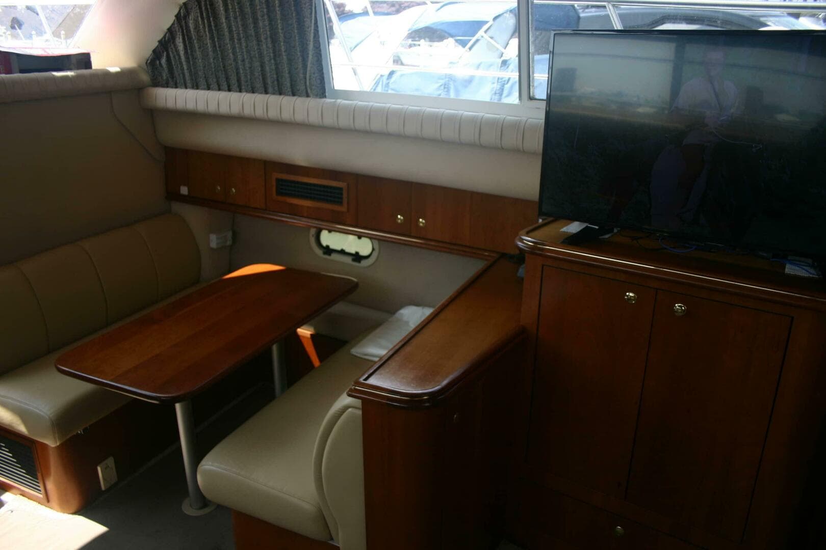 2001 Cruisers Yachts 3750 — photo 33