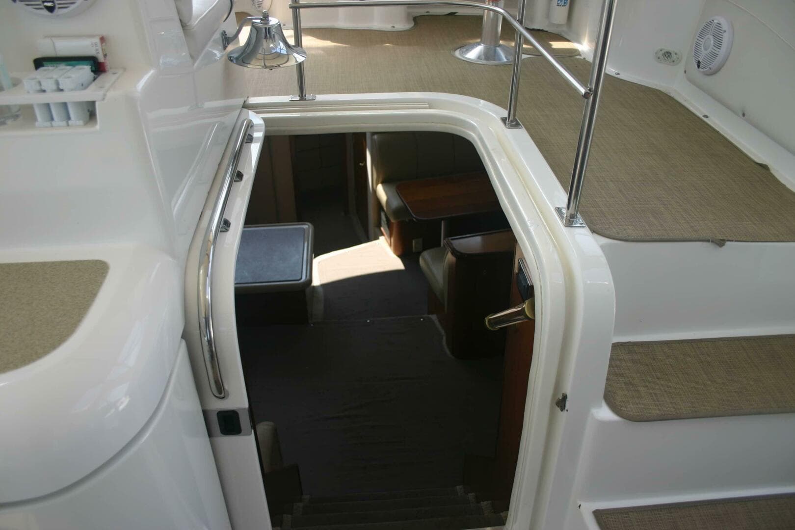 2001 Cruisers Yachts 3750 — photo 25