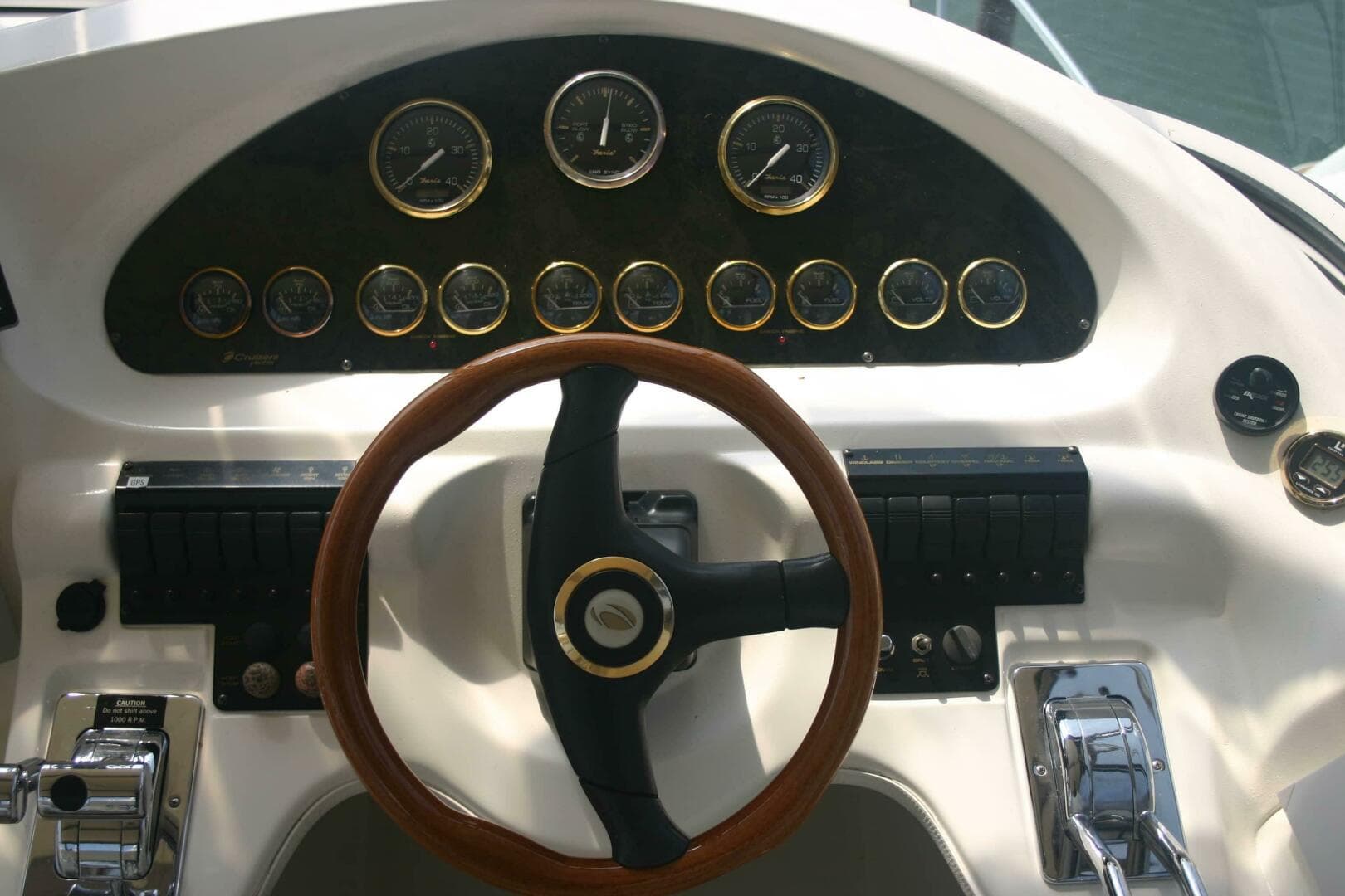 2001 Cruisers Yachts 3750 — photo 10