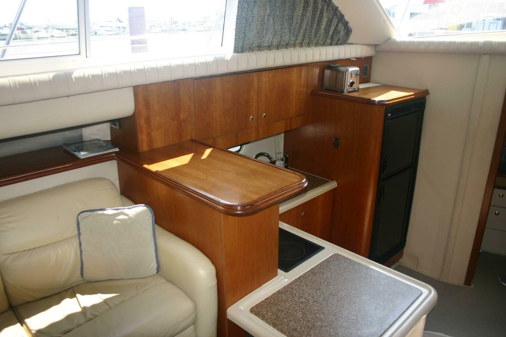 2001 Cruisers Yachts 3750 — photo 30
