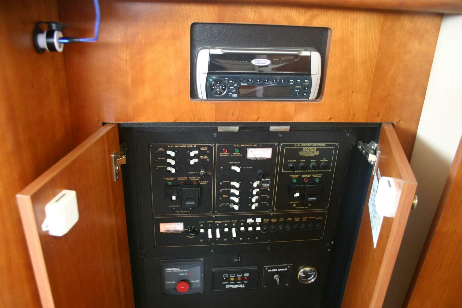 2001 Cruisers Yachts 3750 — photo 9