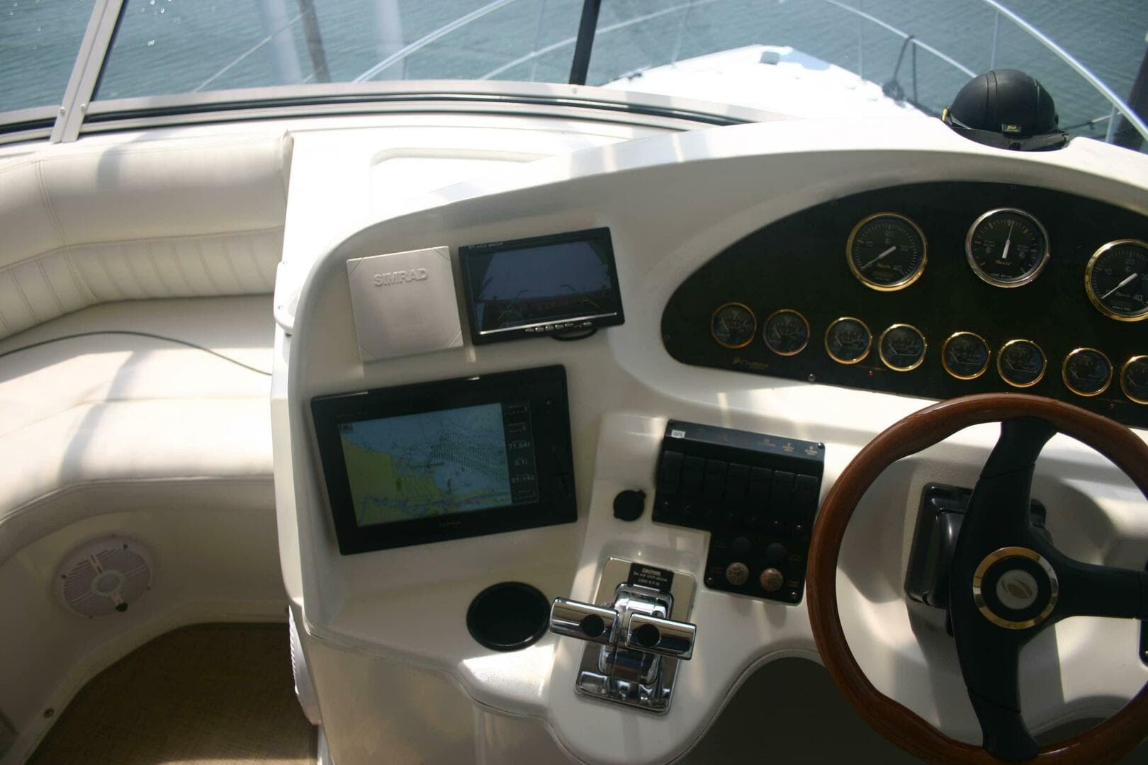 2001 Cruisers Yachts 3750 — photo 6