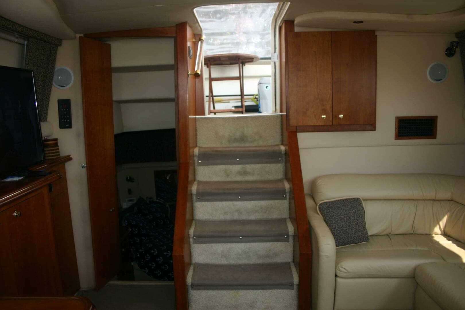 2001 Cruisers Yachts 3750 — photo 29