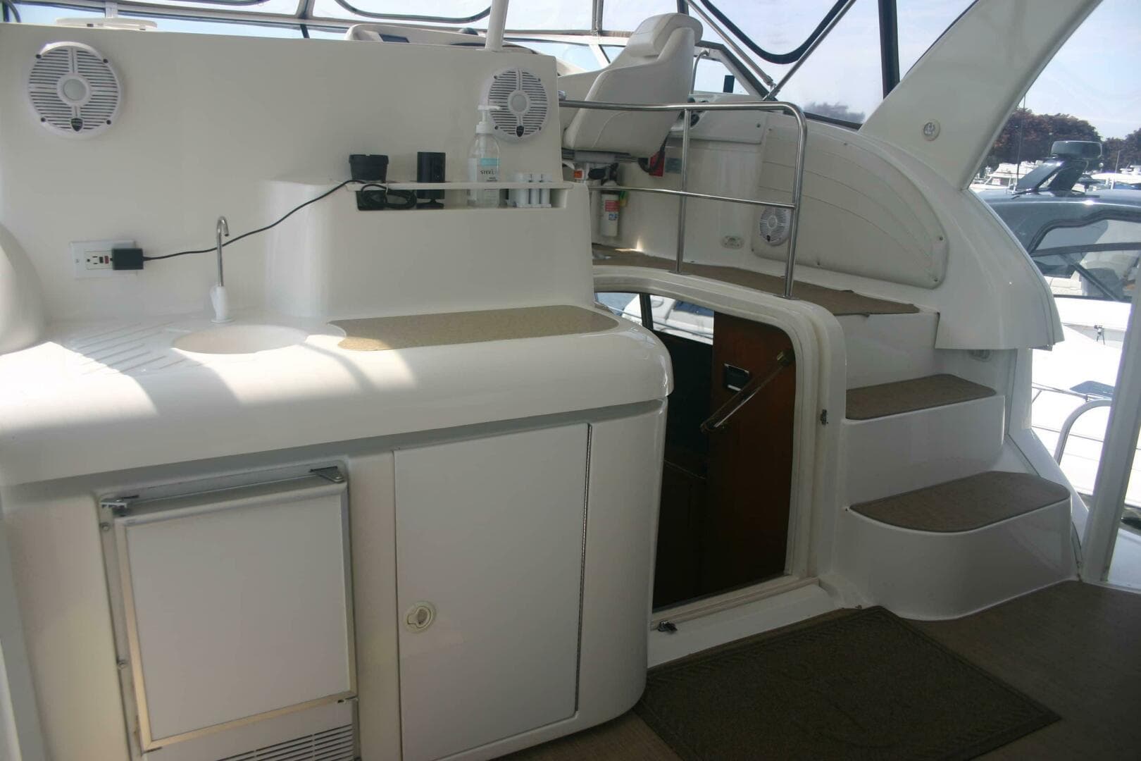 2001 Cruisers Yachts 3750 — photo 36