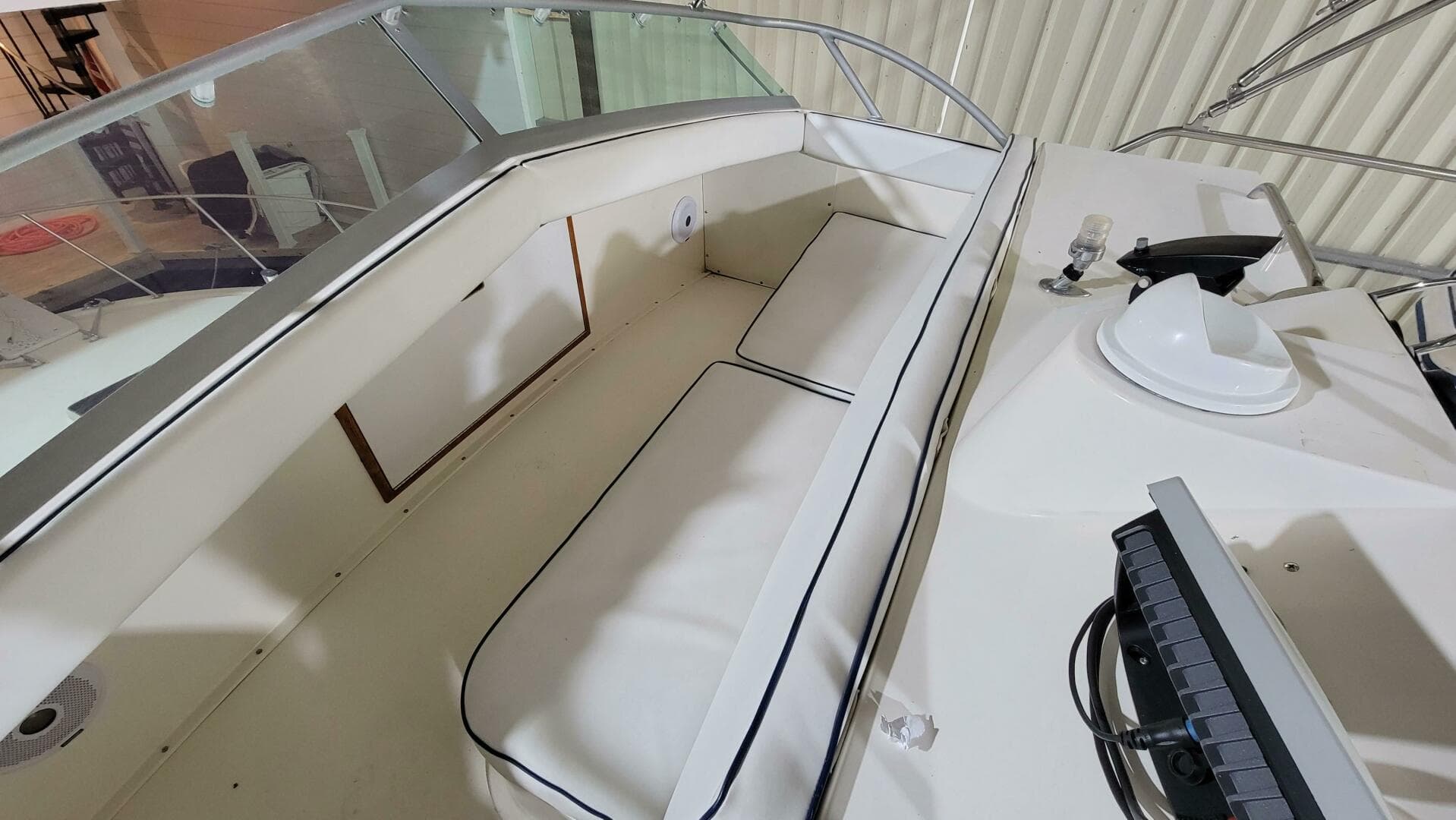 1983 Bertram 33 Flybridge Cruiser — photo 16
