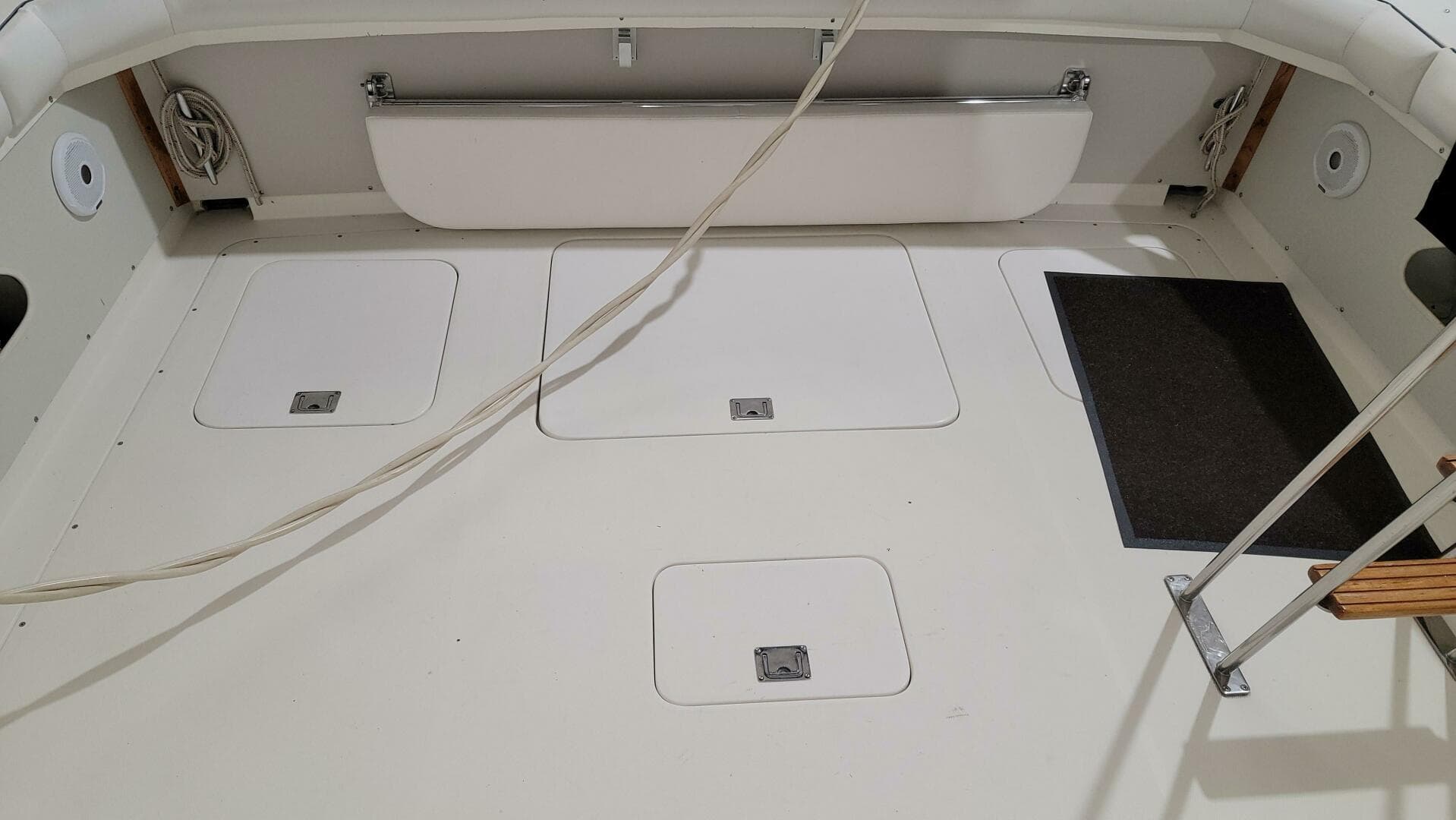 1983 Bertram 33 Flybridge Cruiser — photo 8