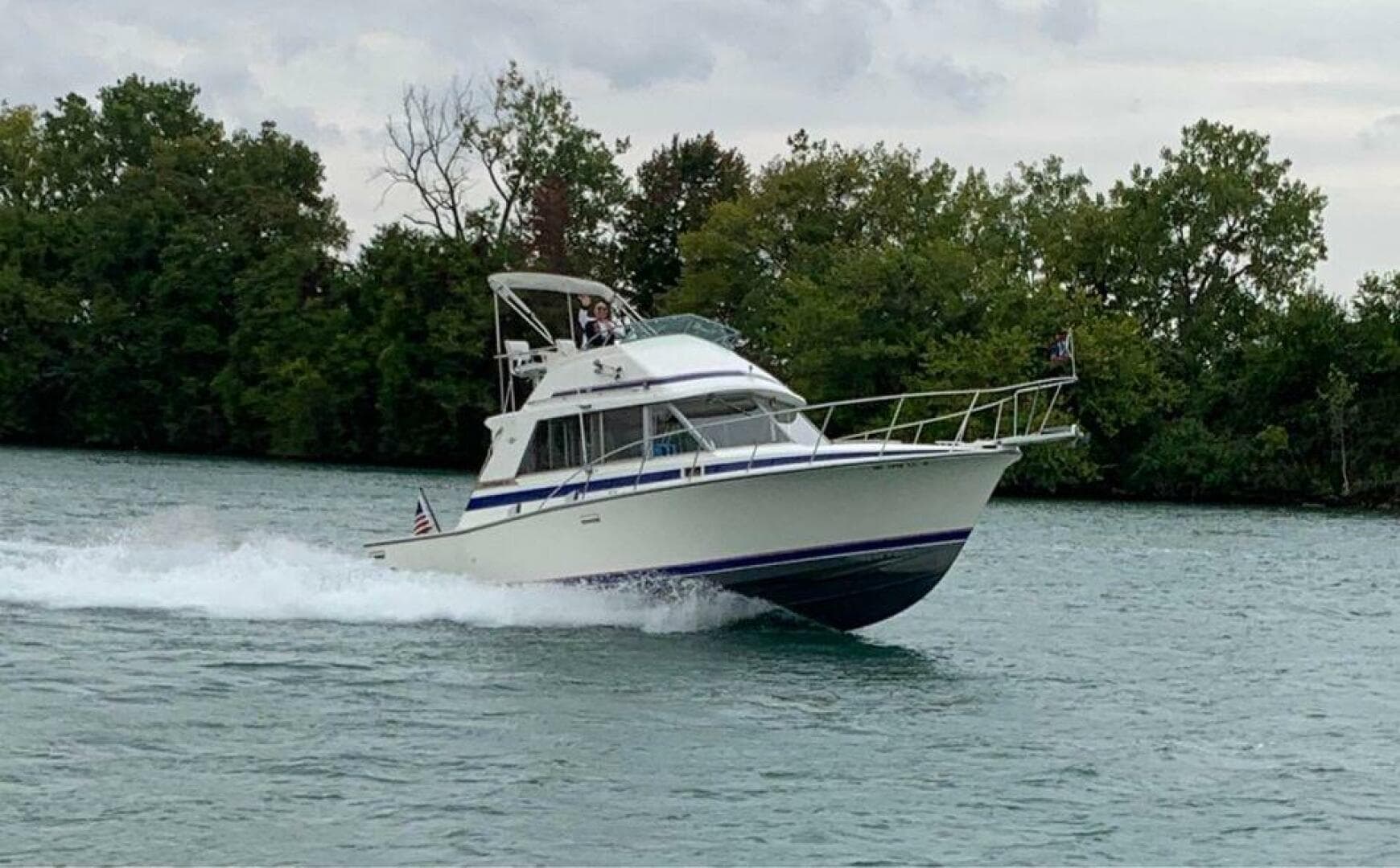 1983 Bertram 33 Flybridge Cruiser — photo 1