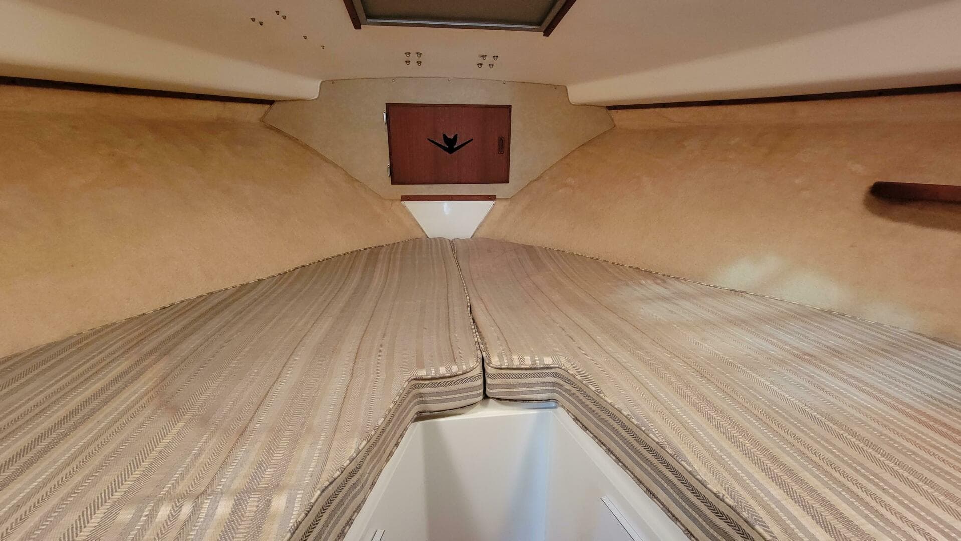 1983 Bertram 33 Flybridge Cruiser — photo 4