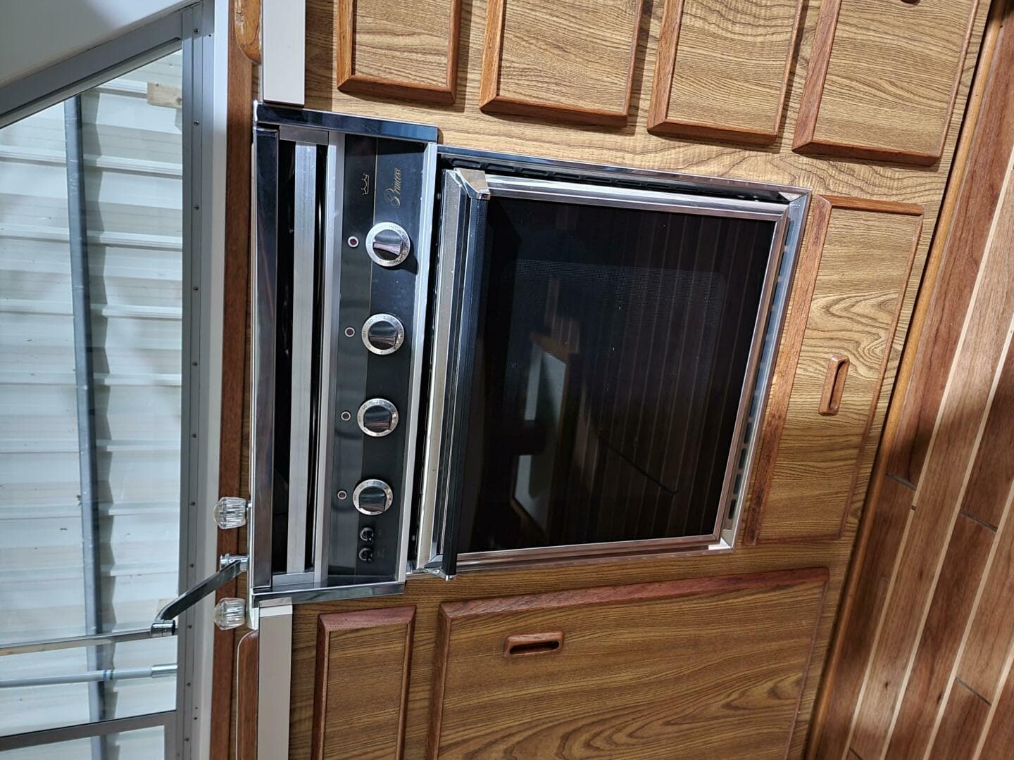 1983 Bertram 33 Flybridge Cruiser — photo 20