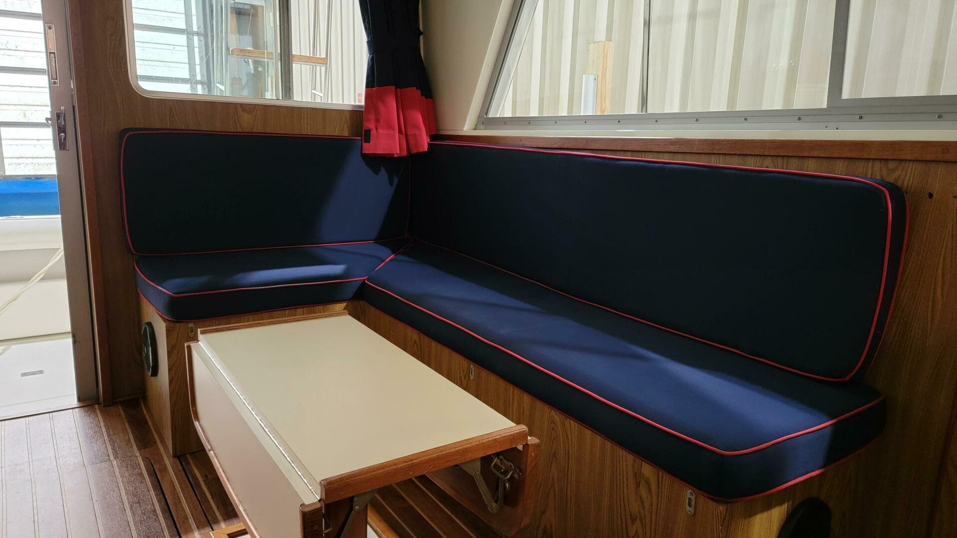 1983 Bertram 33 Flybridge Cruiser — photo 19