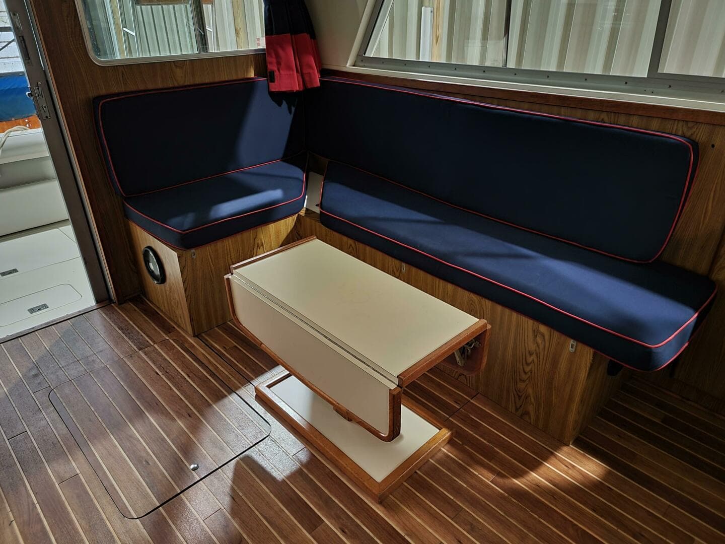 1983 Bertram 33 Flybridge Cruiser — photo 2