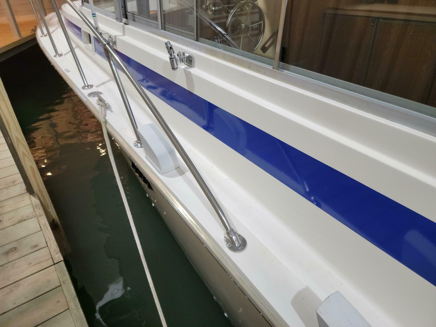 1983 Bertram 33 Flybridge Cruiser — photo 7