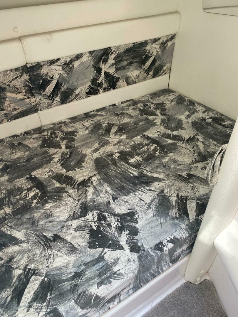 1998 Donzi 3250 — photo 12