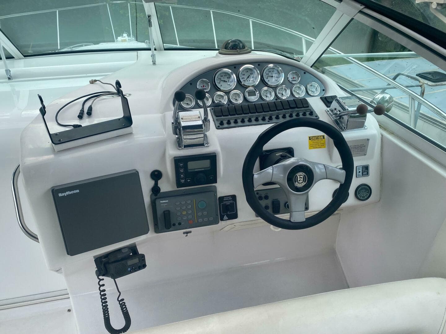 1998 Donzi 3250 — photo 18