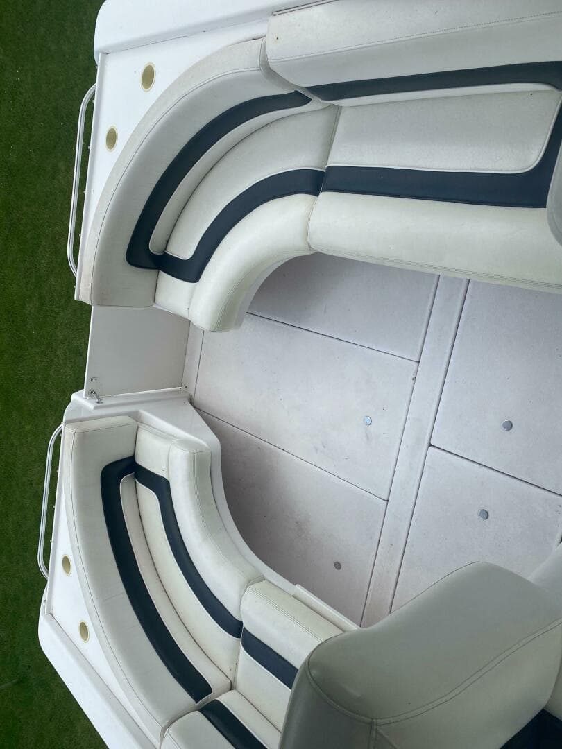 1998 Donzi 3250 — photo 17