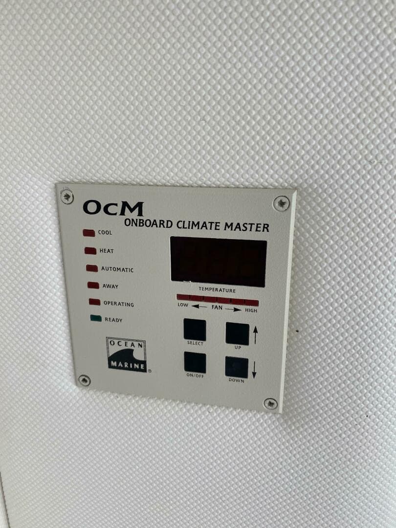 1998 Donzi 3250 — photo 14