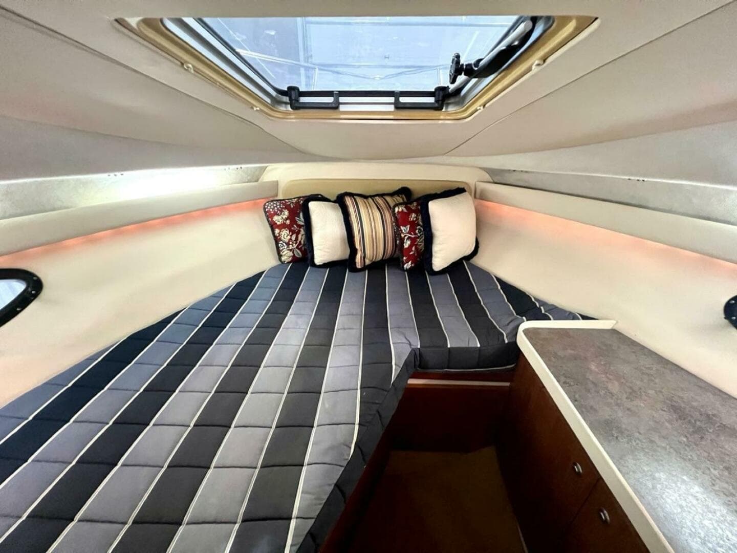 1988 Tiara Sport 310 Sport Cruiser — photo 16