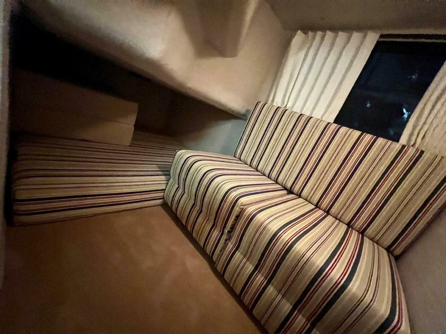 1988 Tiara Sport 310 Sport Cruiser — photo 17