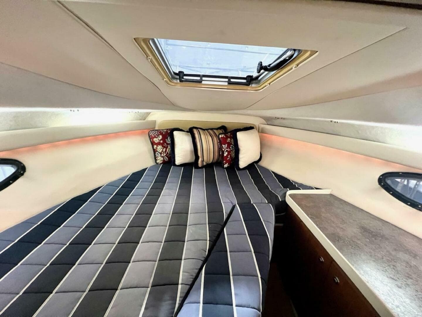 1988 Tiara Sport 310 Sport Cruiser — photo 4