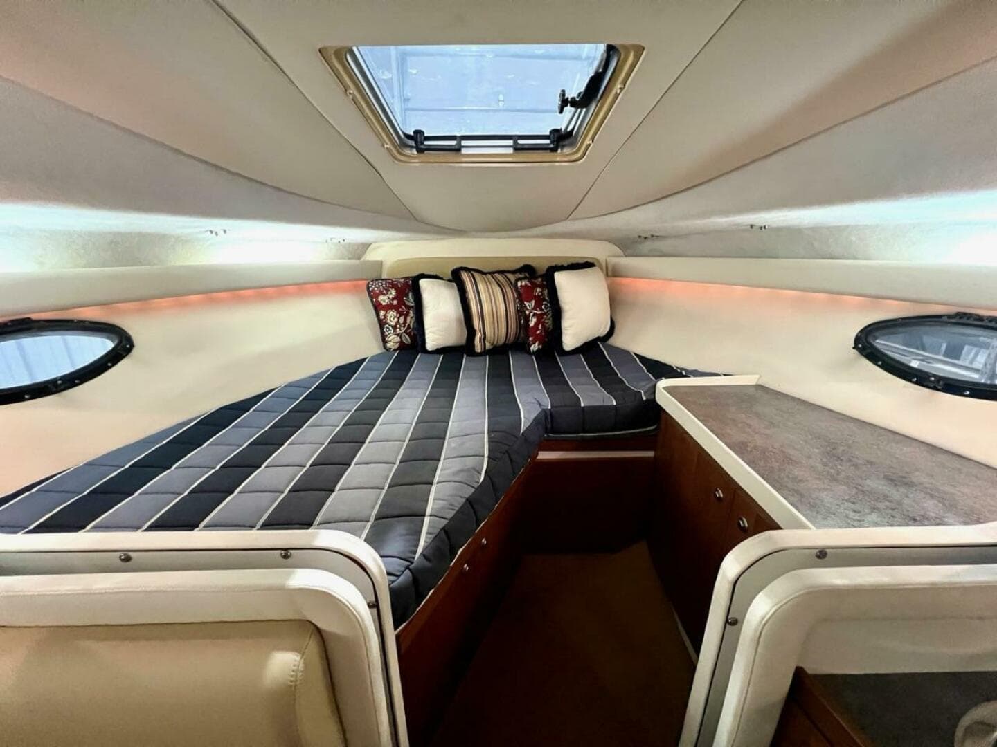 1988 Tiara Sport 310 Sport Cruiser — photo 14