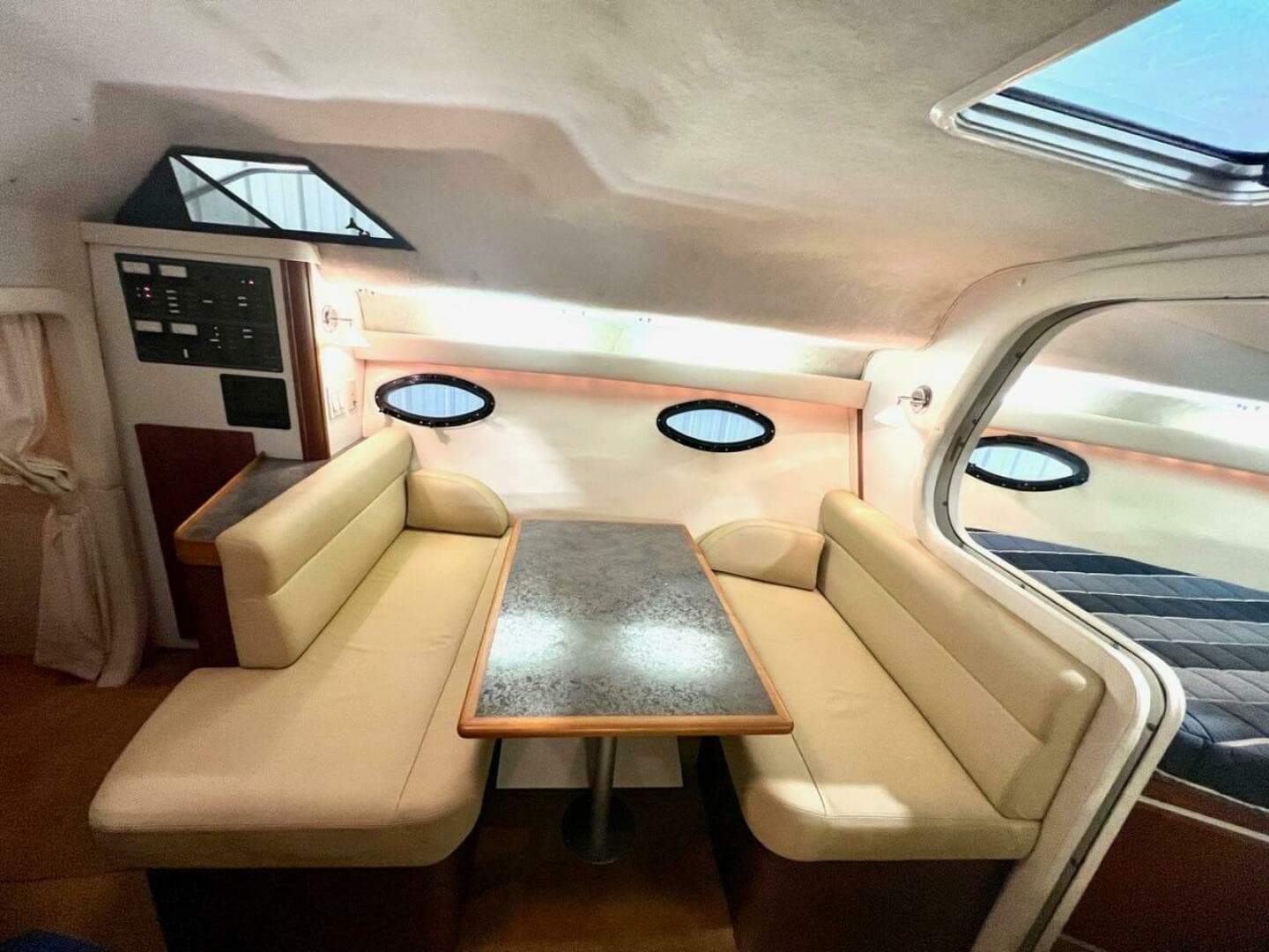 1988 Tiara Sport 310 Sport Cruiser — photo 18