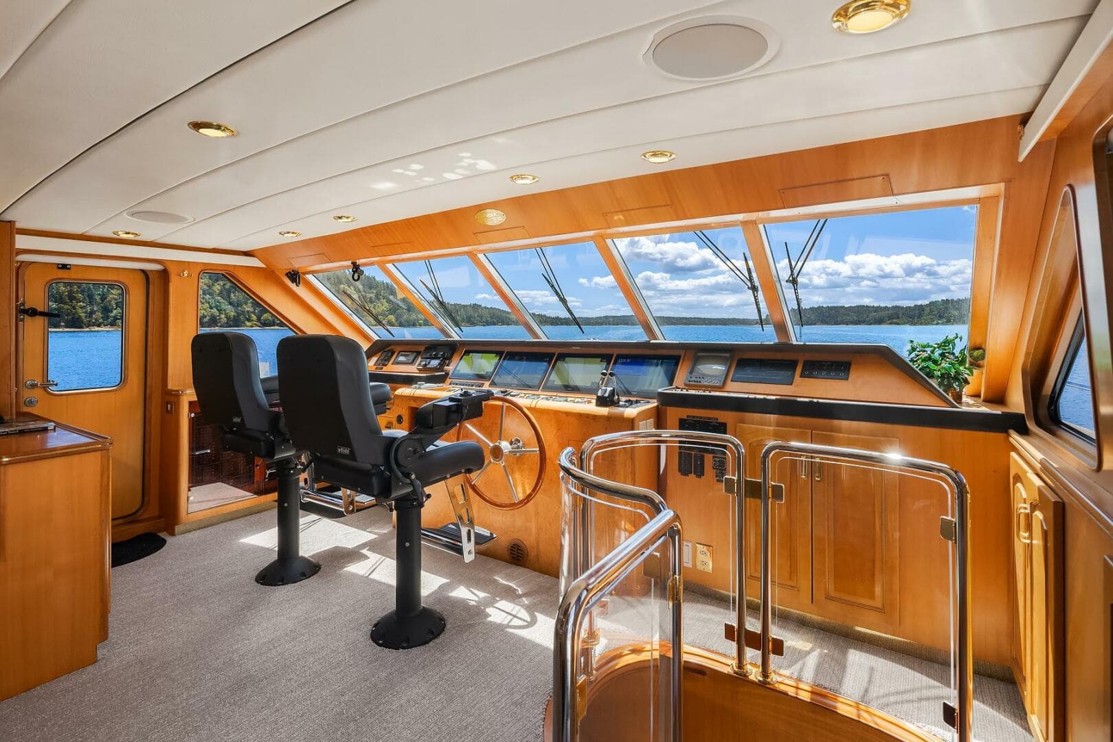 1999 Symbol Pilothouse — photo 30