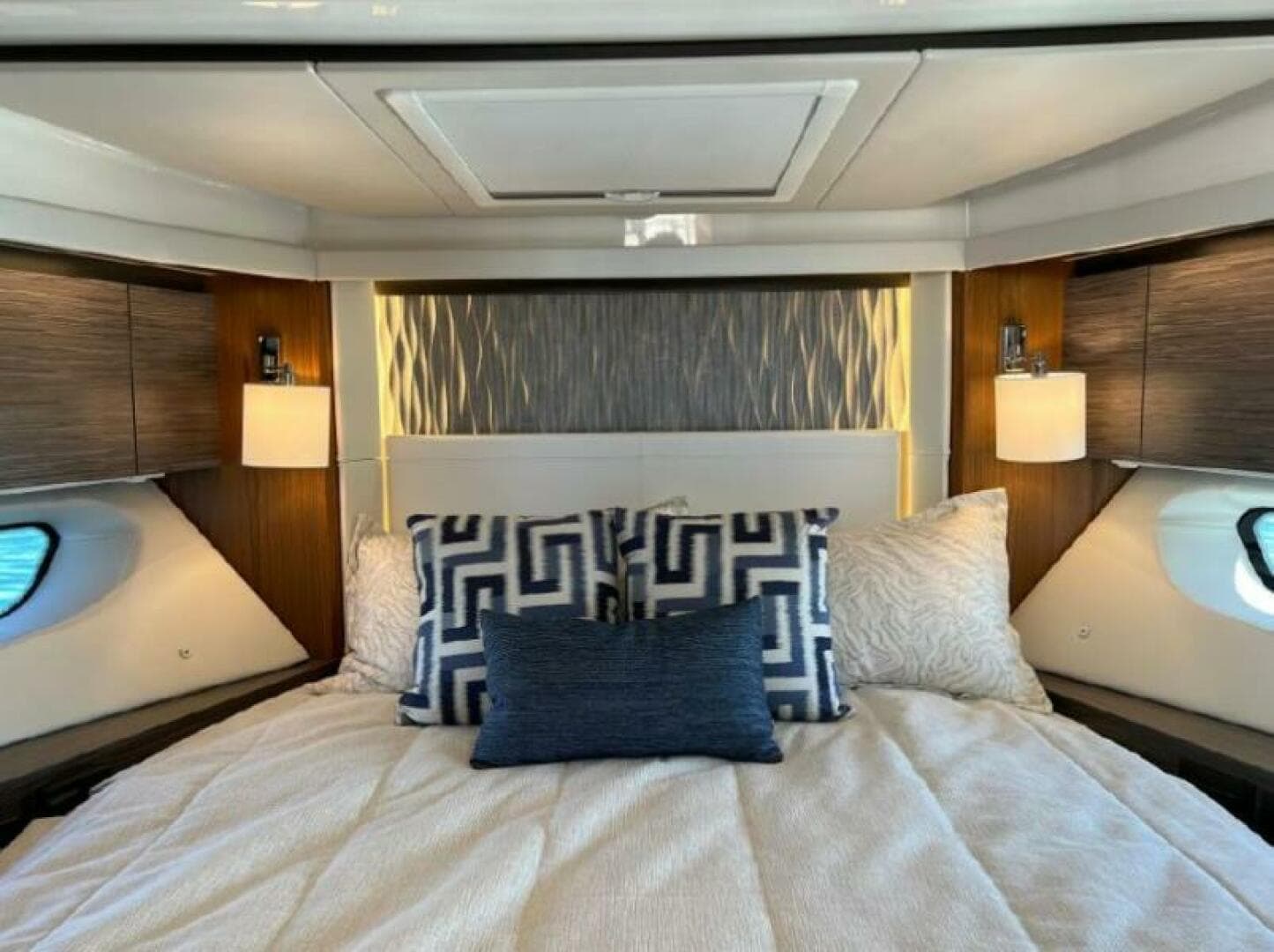 2021 Tiara Yachts 49 Coupe — photo 29