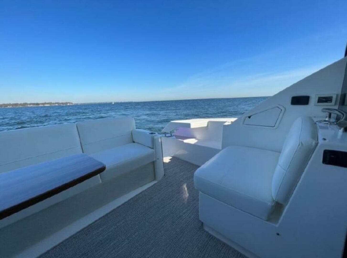 2021 Tiara Yachts 49 Coupe — photo 8