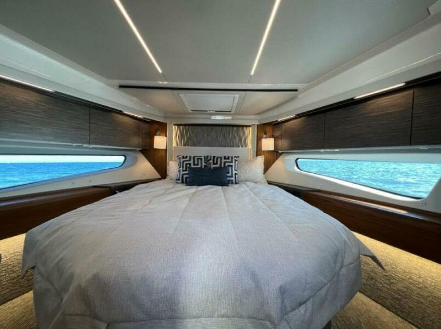 2021 Tiara Yachts 49 Coupe — photo 27